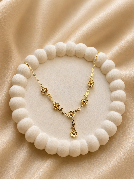 Daisy Trail Necklace
